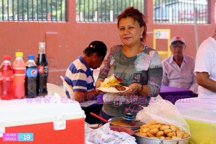 Alegre feria dominical de la econom&iacute;a familiar en Tipitapa