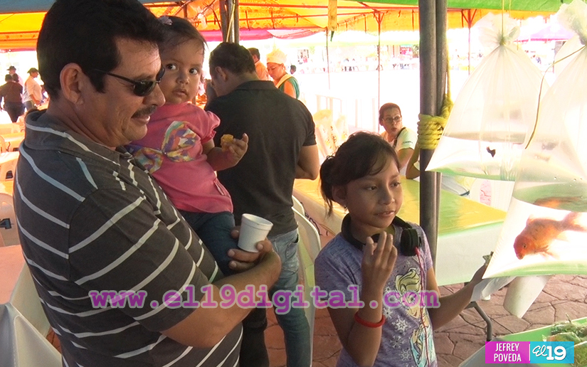Familias disfrutan de la Feria del Mar y las Cosechas