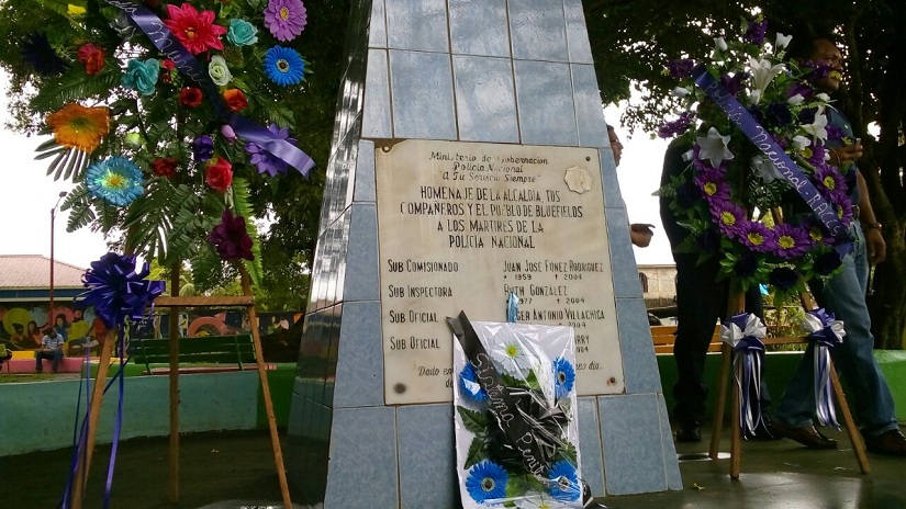 policía_homenaje