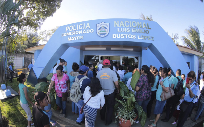 policía