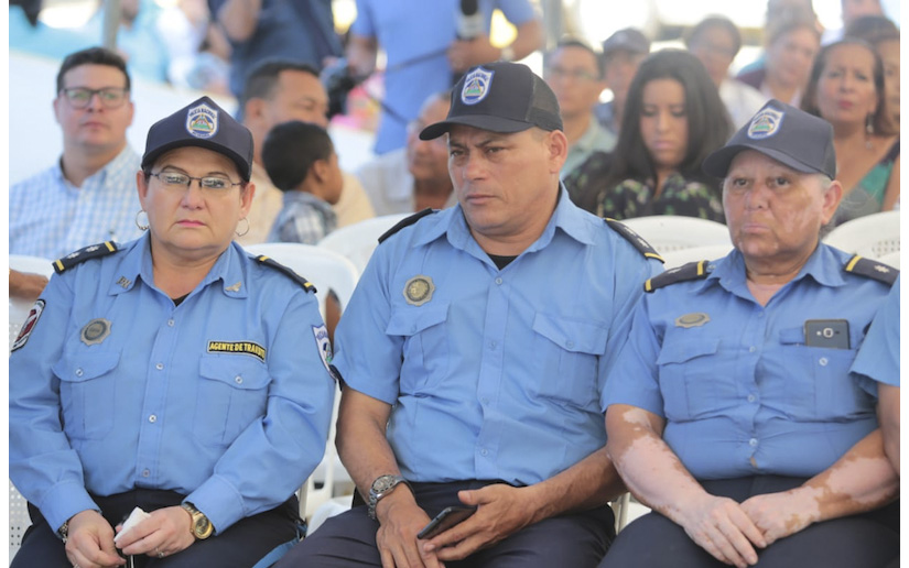 policía