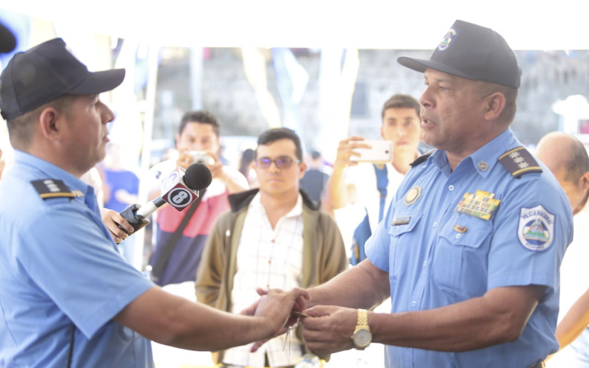 policía