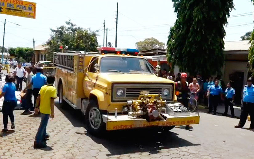 Voraz incendio consume segunda planta de Tienda Azul en Rivas