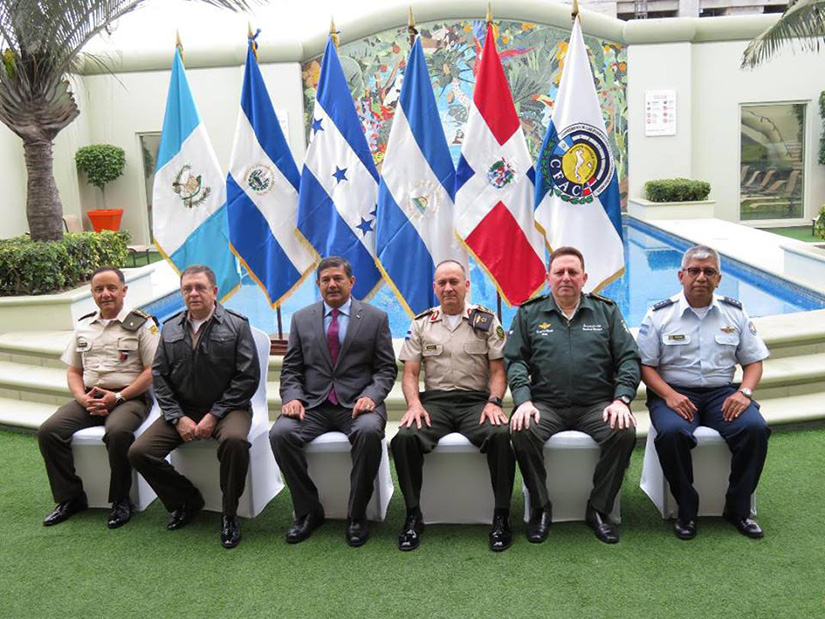 ej&eacute;rcito