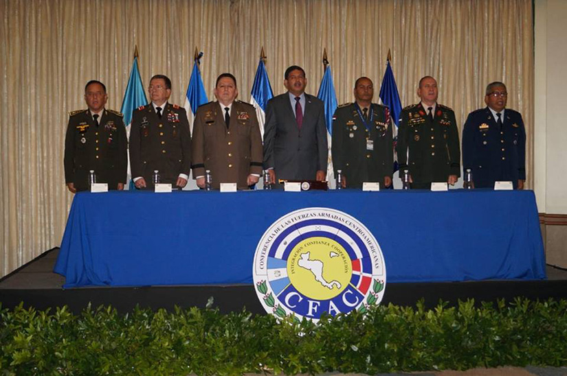 ej&eacute;rcito