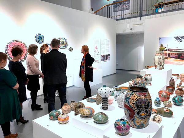 Expresidenta de Finlandia, Tarja Halonen, visita exposición de artesanía nicaragüense