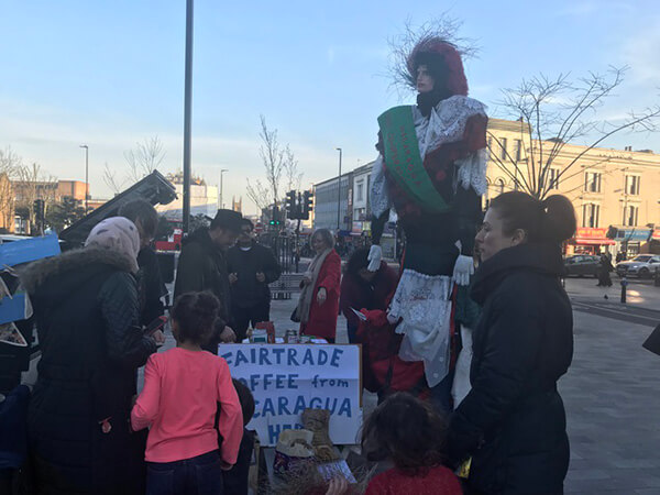Junieth Leiva de la Cooperativa Agrícola SOPPEXCCA está en Londres y Bristol para la Quincena de Comercio Justo