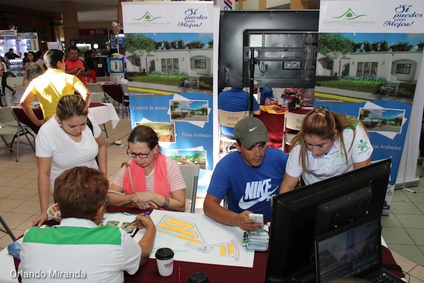 Familias asisten a la primera edición de la Expo Casa 2020