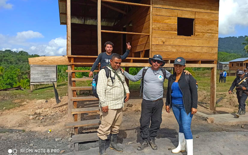 construcion-de-casas-comunidad-alal-bonanza