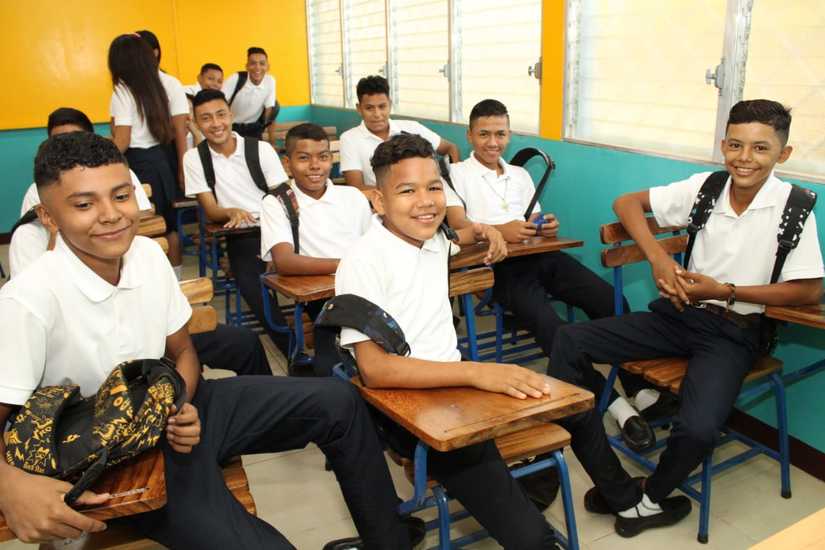 inauguran-a&ntilde;o-esoclar-chinandega