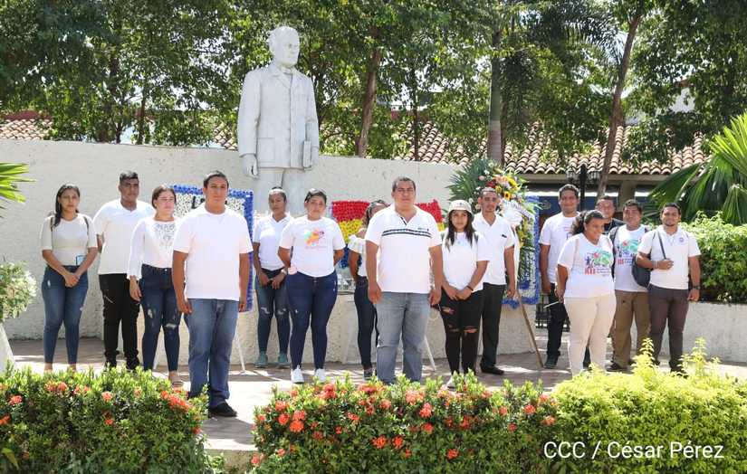leon-homenaje-ruben-dario