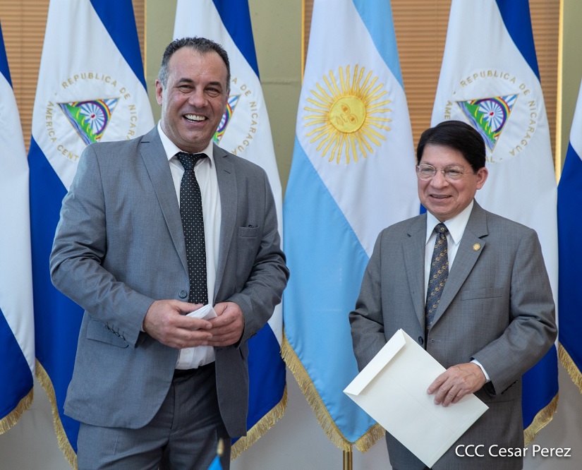 Canciller de Nicaragua recibe Copias de Estilo del Embajador de la ...