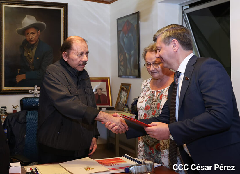 daniel-ortega-recibe-medallas-rusia