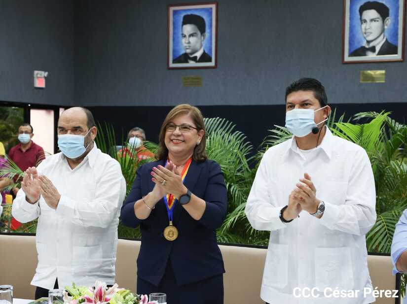 HONORIS