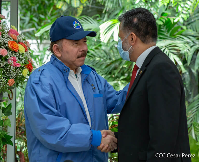 daniel-ortega-sacha-llorenti-nicaragua