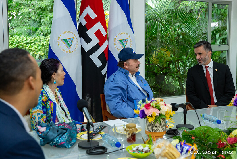 daniel-ortega-sacha-llorenti-nicaragua