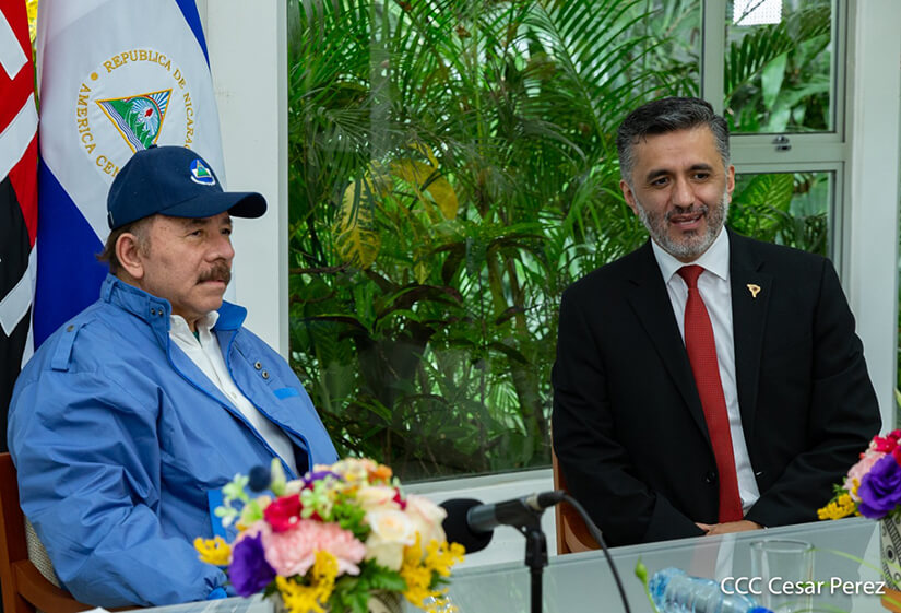 daniel-ortega-sacha-llorenti-nicaragua
