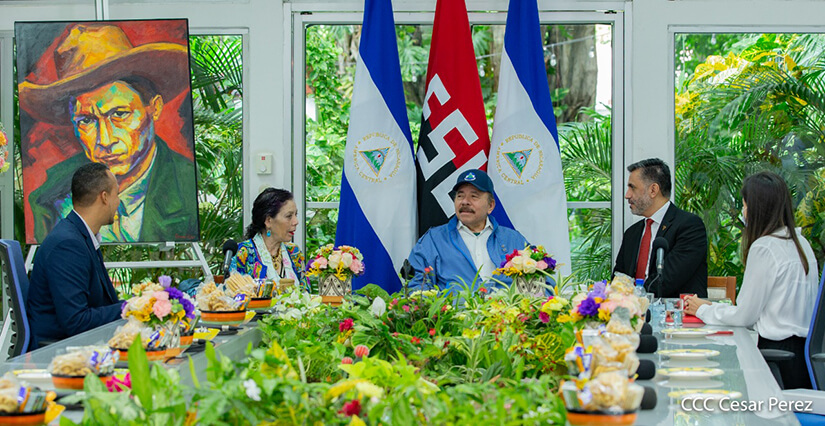 daniel-ortega-sacha-llorenti-nicaragua
