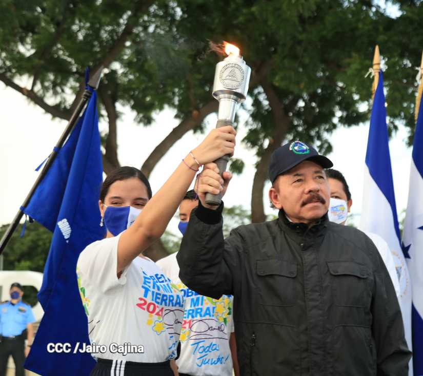 presidente-recibe-antorcha