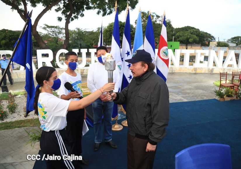 presidente-recibe-antorcha