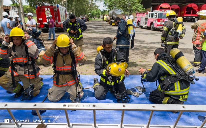 BOMBEROS