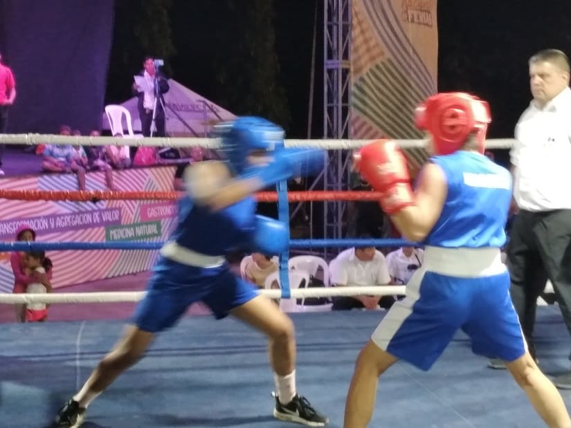 Realizan velada de boxeo juvenil en el Parque Nacional de Ferias