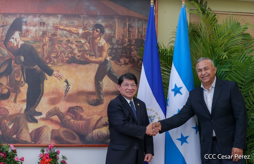 Cancillería de Nicaragua recibe Copias de Estilo del Embajador de Honduras
