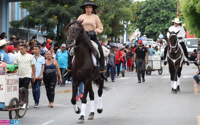 DESFILE