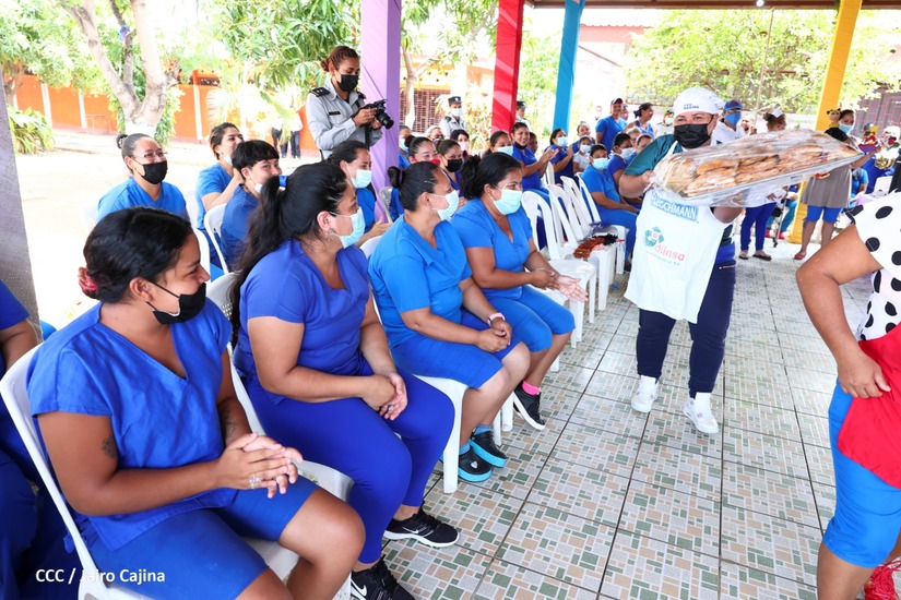 MUJERES