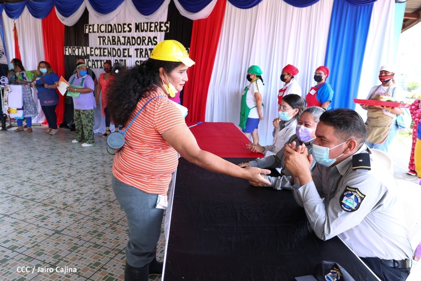 MUJERES