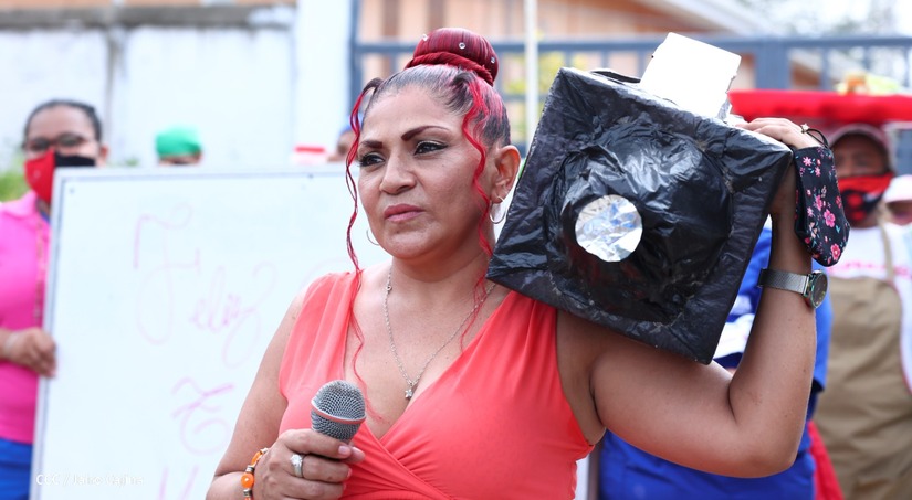 MUJERES
