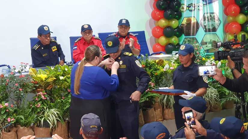 BOMBEROS