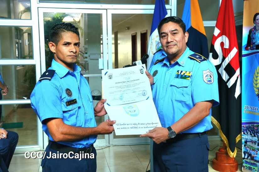 POLICIA25