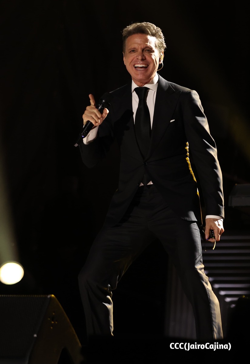 El hijo mayor de Luis Miguel y Aracely Arámbula, conocido como 'Micky  Júnior', se prepara para debutar como cantante, image size:825x1203