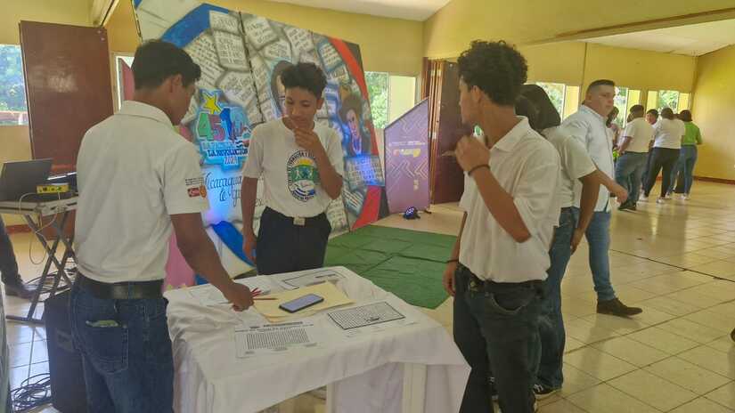 ESTUDIANTES