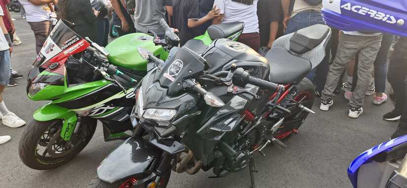 MOTOS