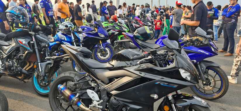 MOTOS