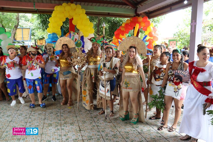 TRAJES7