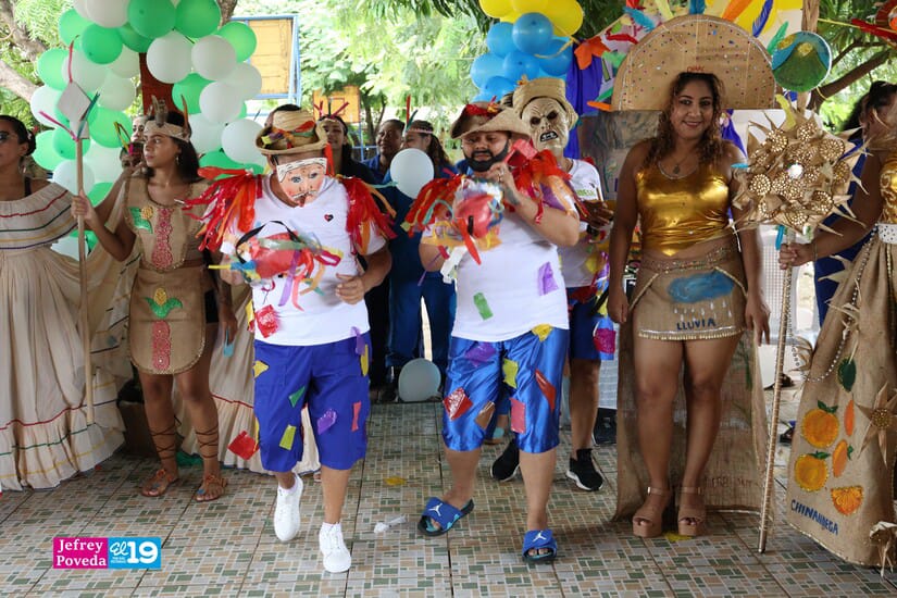 TRAJES9