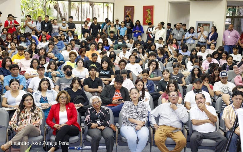 cine8