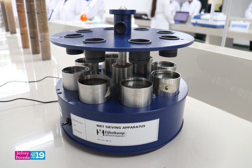 LABORATORIO18
