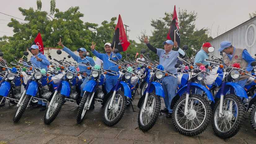 MOTOS
