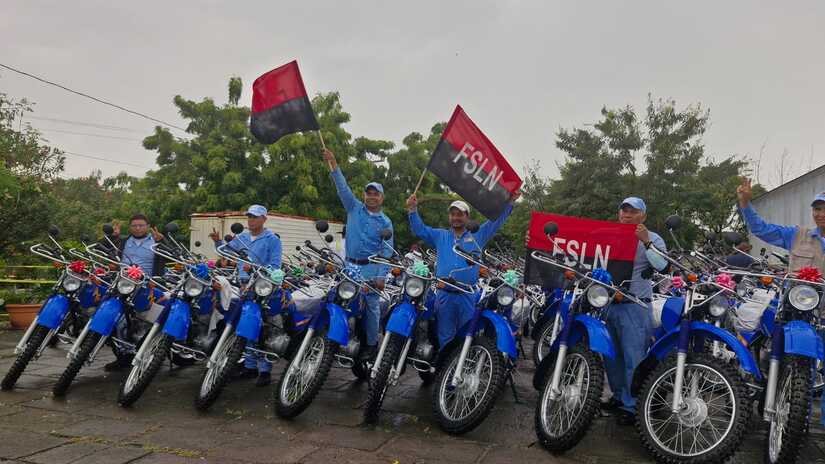MOTOS