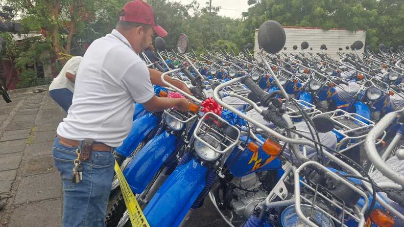 MOTOS