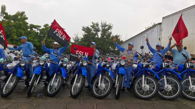 MOTOS