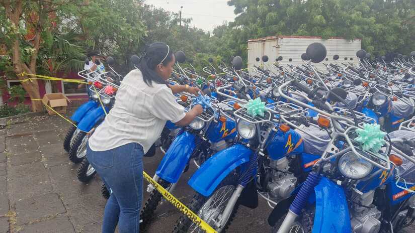 MOTOS