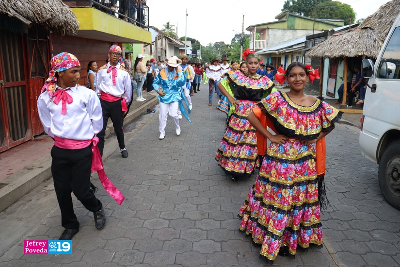 DESFILE-OTRA13