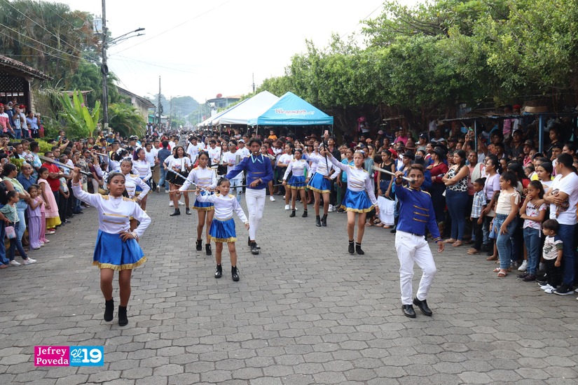 DESFILE-OTRA28