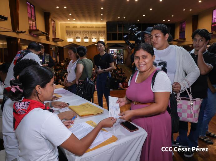 BECAS24