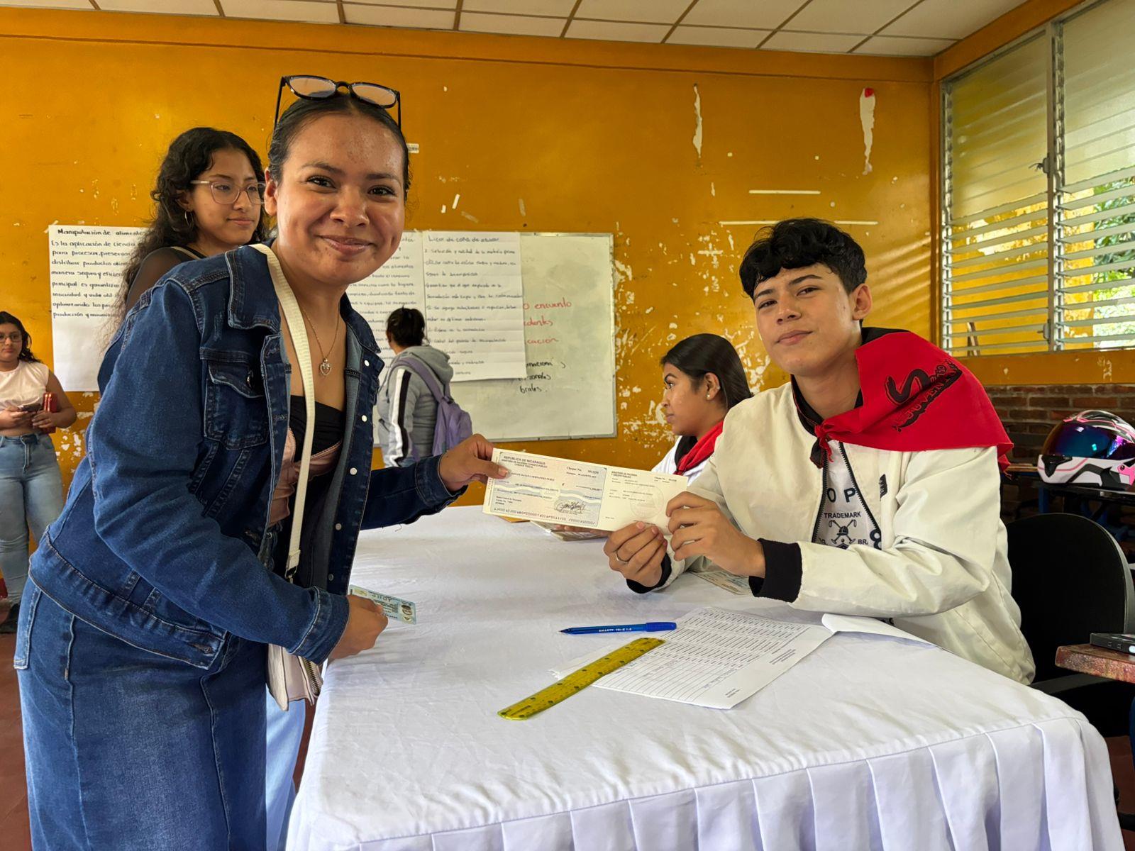 BECAS25